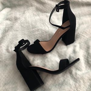 Chunky heels square toe buckled ankle